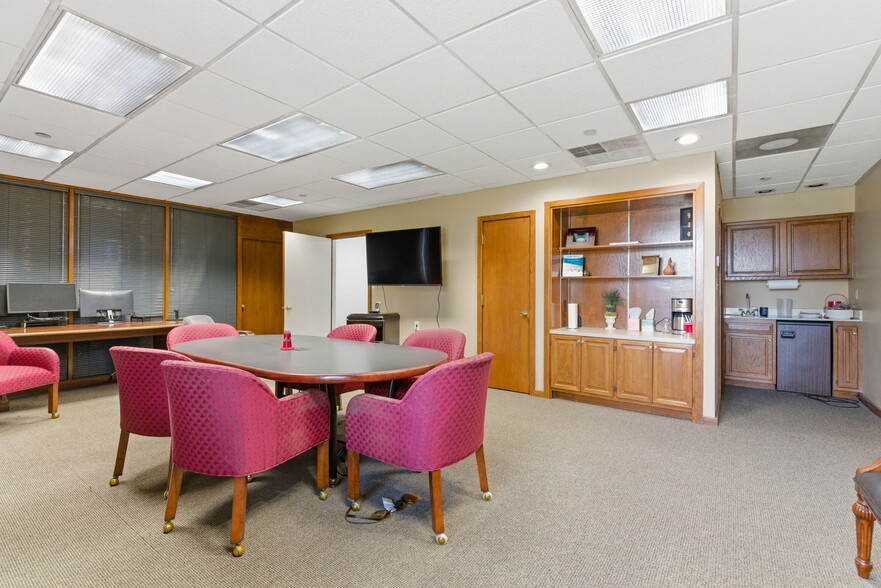 More Photos Of 1812 Cargo Ct, Louisville Warehouse For Sale