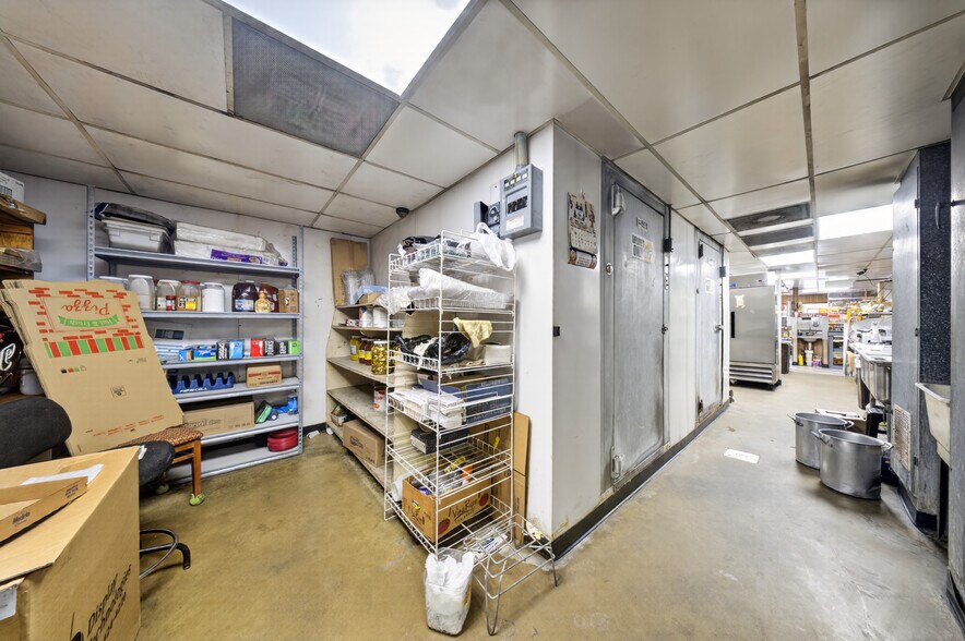 More Photos Of 105 Whiteleysburg Rd, Greensboro Convenience Store For Sale