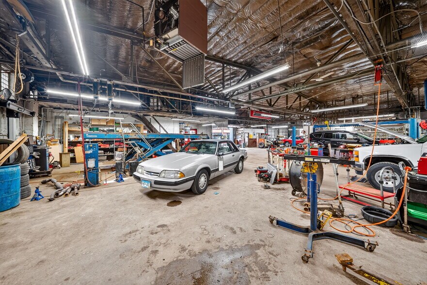 More Photos Of 5009 Xerxes Ave S, Minneapolis Auto Repair For Sale