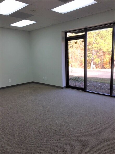More Photos Of 509 Mineral Trace, Birmingham Light Distribution For Lease