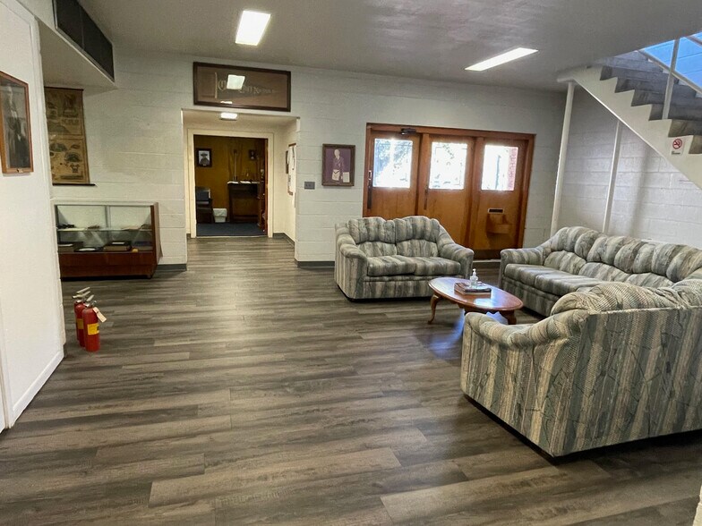 More Photos Of 1309 Newport Ave, Dallas Lodge Meeting Hall For Sale