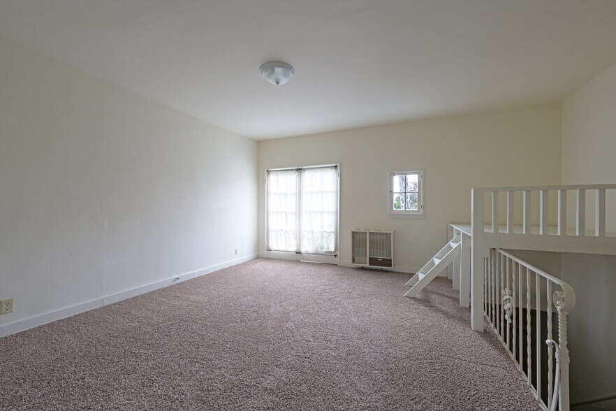 More Photos Of 2636 N Beachwood Dr, Los Angeles Apartments For Sale