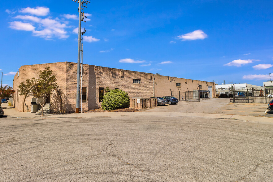 Primary Photo Of 8630 Tamarack Ave, Sun Valley Manufacturing For Lease