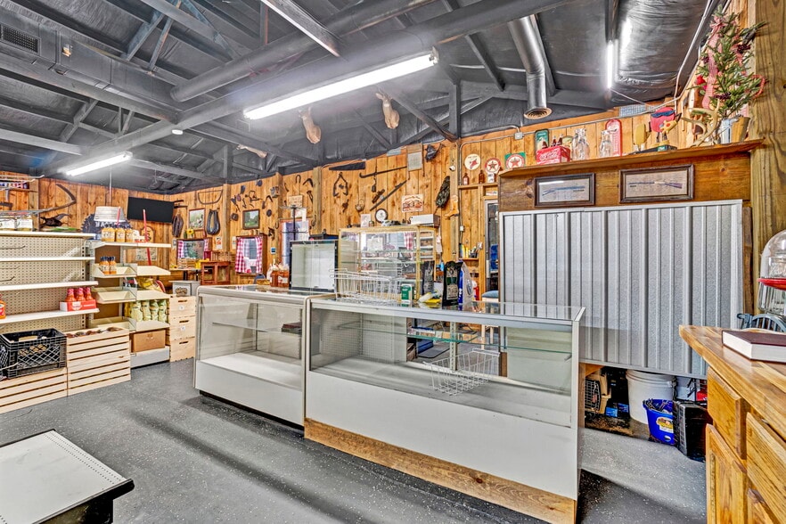 More Photos Of 4033 Geer Hwy, Cleveland General Retail For Sale