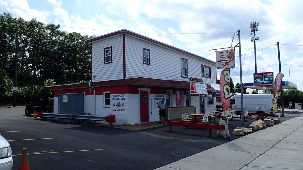 More Photos Of 1130 Pembroke Rd, Bethlehem Storefront Retail Residential For Lease