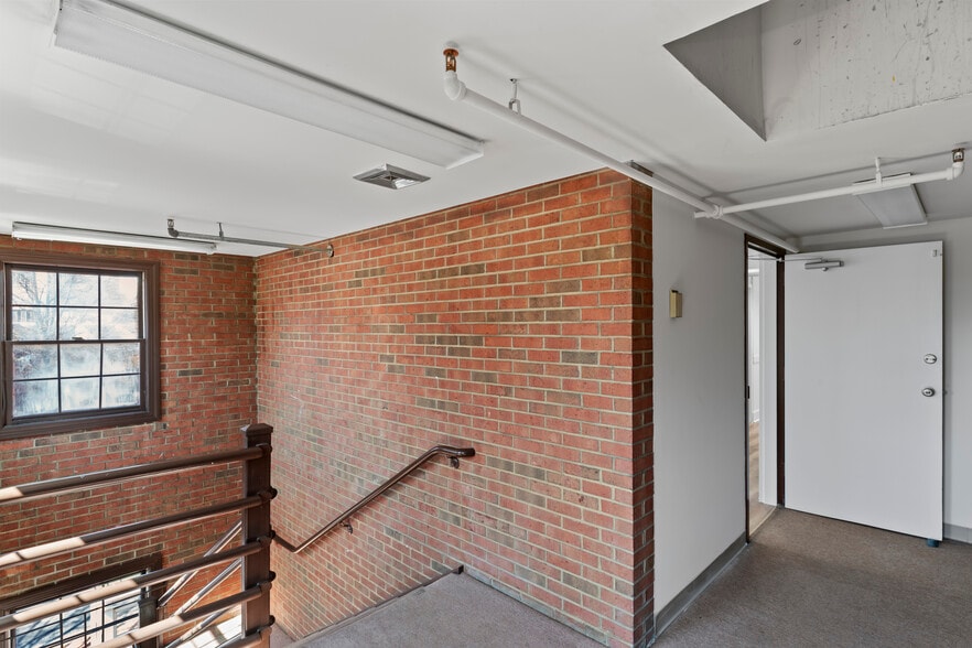 More Photos Of 100-122 E Broad St, Falls Church Office For Sale