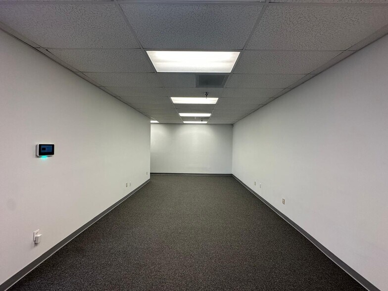 More Photos Of 14200-14280 Carlson Cir, Tampa Light Distribution For Lease