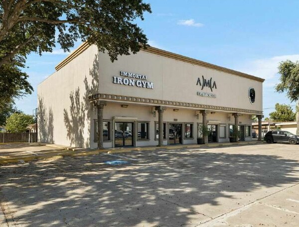 Primary Photo Of 1912 S Main St, McAllen Storefront For Lease