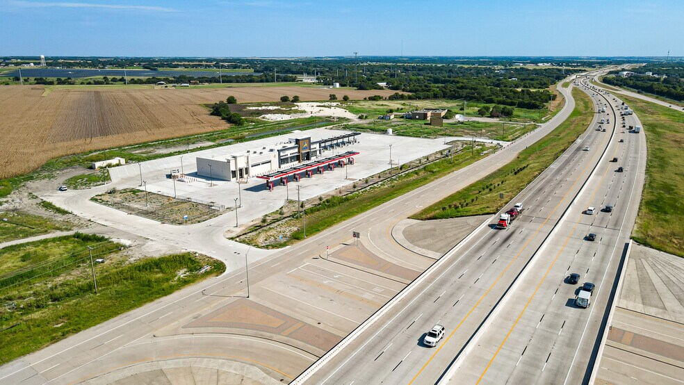 More Photos Of 206 I-35, Eddy General Retail For Lease