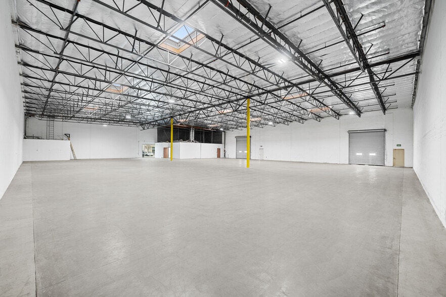 More Photos Of 14920 Hilton Dr, Fontana Warehouse For Lease
