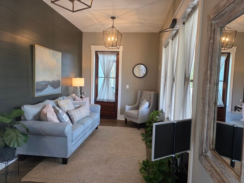 More Photos Of 158 State St, Bluffton Storefront Retail Office For Lease