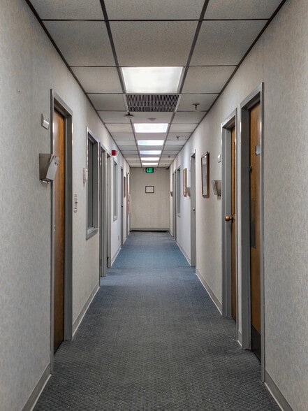 More Photos Of 1015 New York Ave, Toledo Distribution For Sale