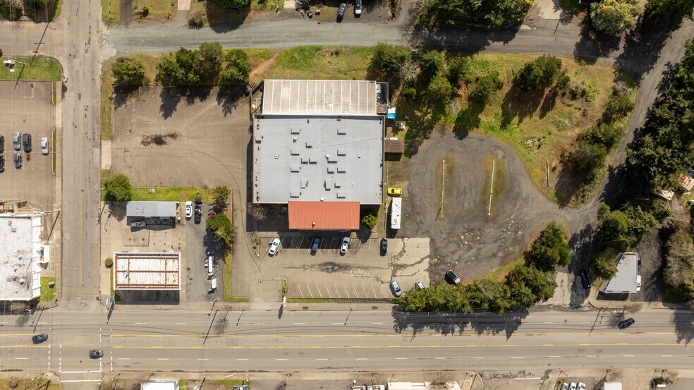 More Photos Of 985 Newmark Ave, Coos Bay Health Club For Sale