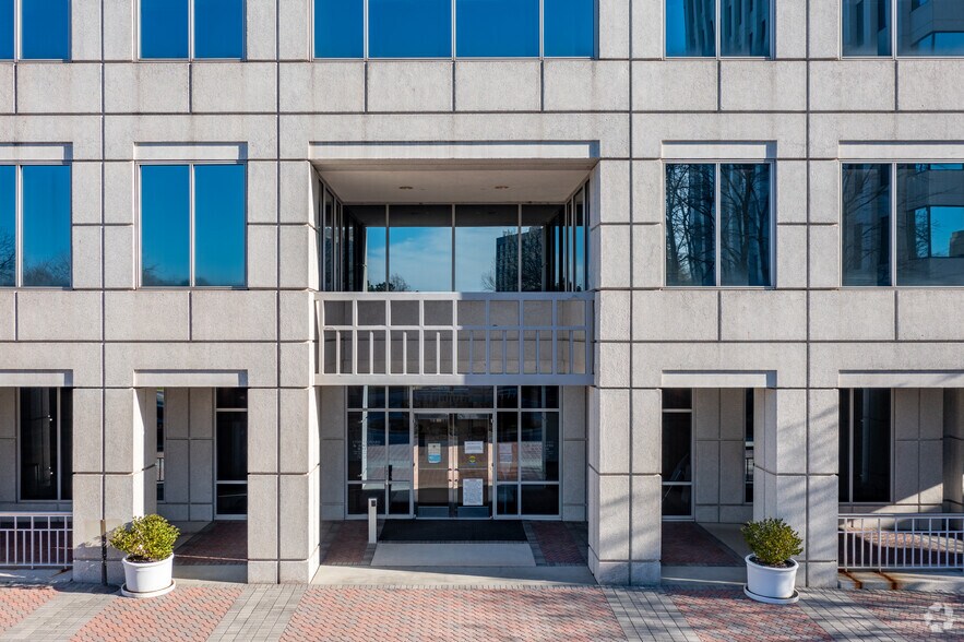 More Photos Of 2400 Century Pky, Atlanta Office For Lease