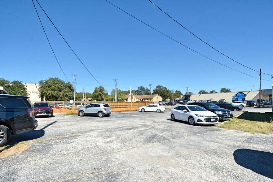 More Photos Of 200 E Court St, Seguin General Retail For Sale