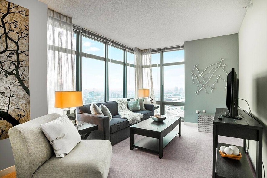 More Photos Of 555 W Kinzie St, Chicago Multifamily For Sale