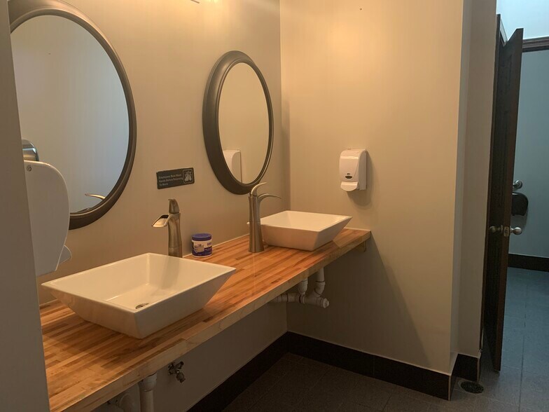 More Photos Of 48 School St, Lincoln Restaurant For Sale