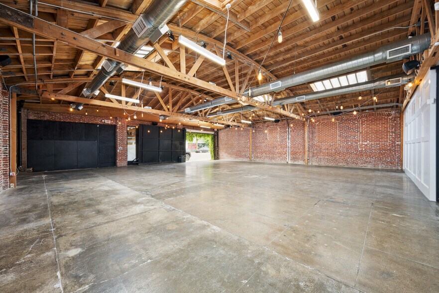 More Photos Of 3921 W Jefferson Blvd, Los Angeles Flex For Lease