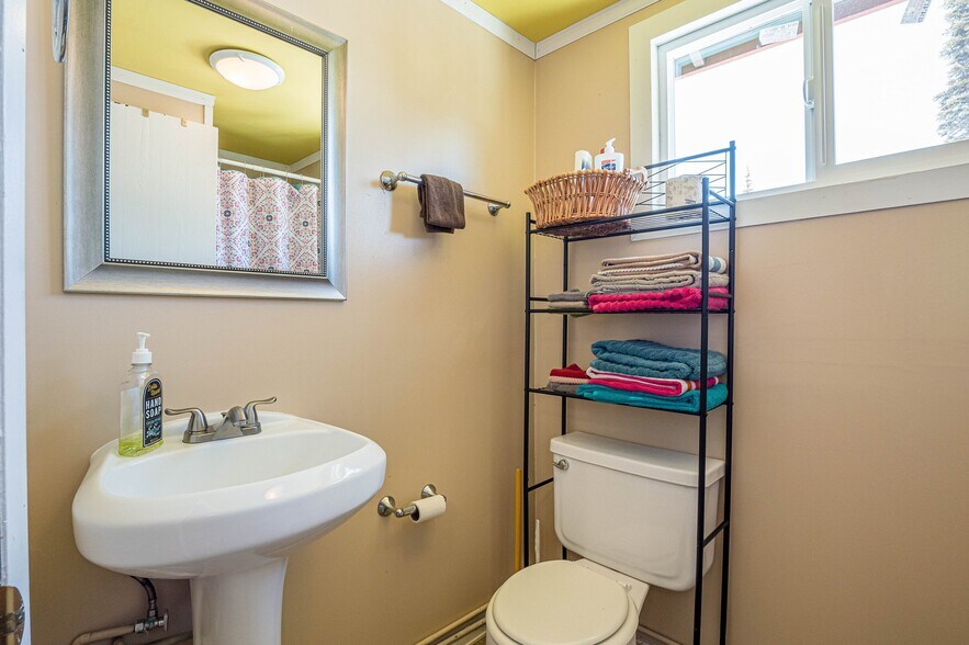 More Photos Of 21221 Baron Lake Dr, Cedaredge Hotel For Sale