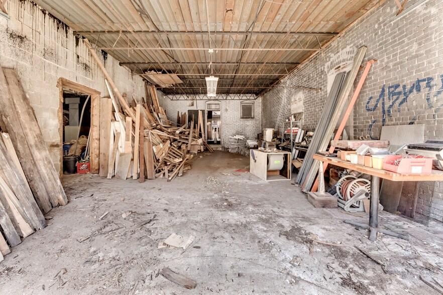 More Photos Of 504 W Commercial St, Springfield Storefront Retail Office For Sale