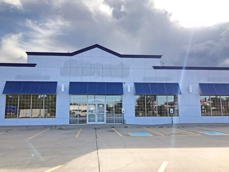 More Photos Of 1418 E 4th Ave, Hutchinson Freestanding For Lease