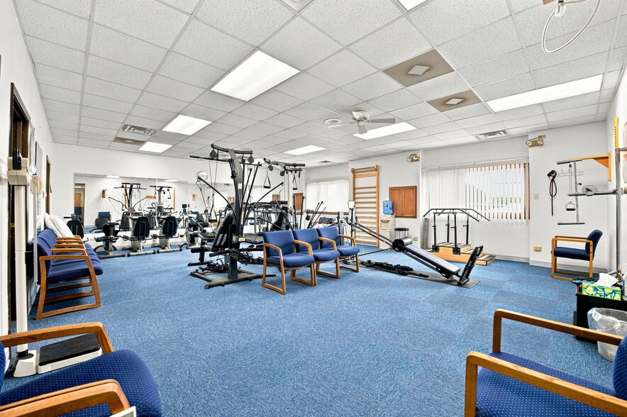 More Photos Of 4647 W 103 St, Oak Lawn Medical For Sale