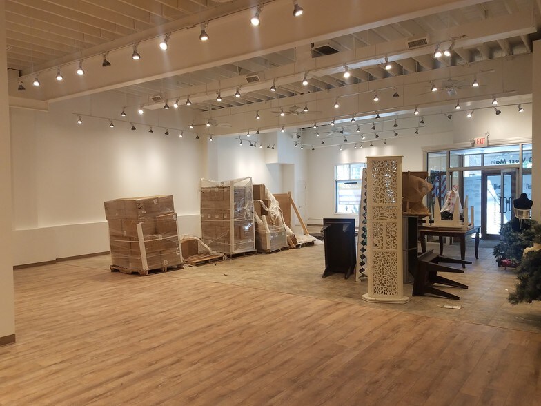 More Photos Of 143 W Main St, Bay Shore General Retail For Sale