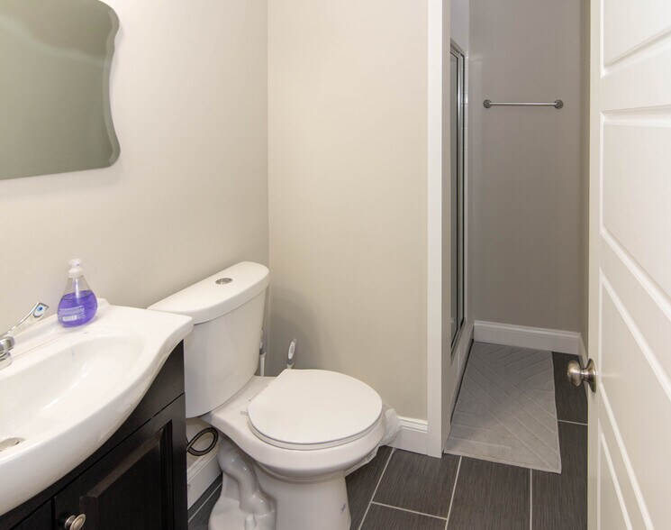 More Photos Of 413 Eastern Blvd, Essex Office Residential For Sale
