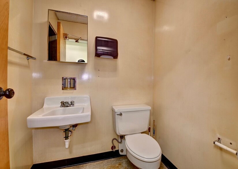 More Photos Of 96 E Miller Ave, Akron Manufacturing For Sale