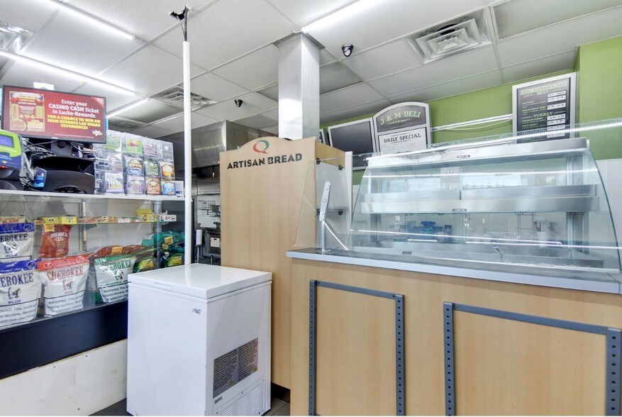 More Photos Of 315 N Eastern Blvd, Fayetteville Convenience Store For Sale