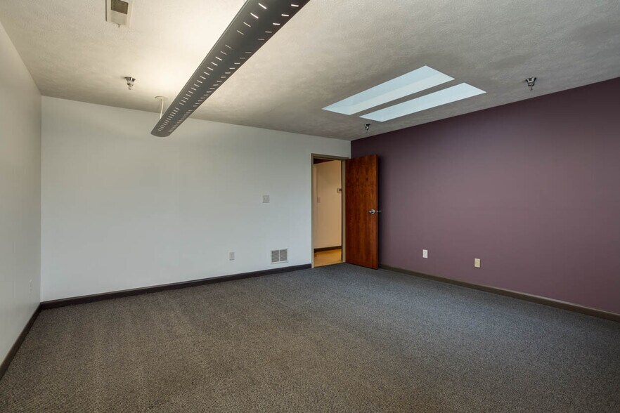 More Photos Of 1140 E Market St, Charlottesville Office For Lease