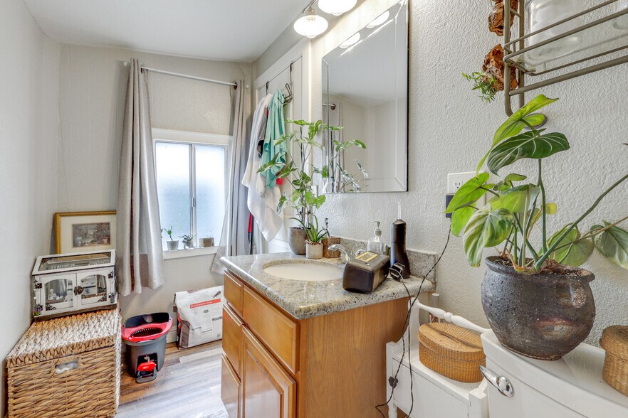 More Photos Of 517 13th St, Sacramento Multifamily For Sale