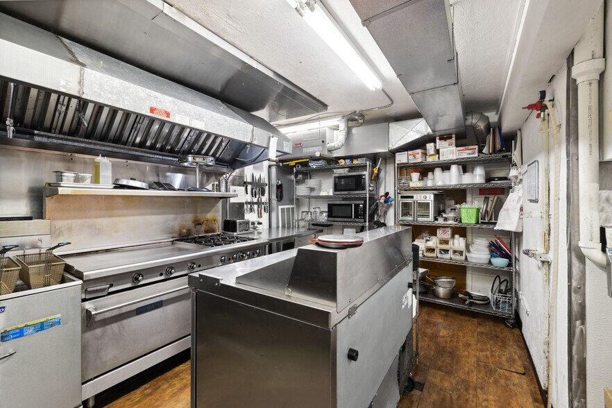 More Photos Of 1126 Smelter Ave NE, Black Eagle Bar For Sale