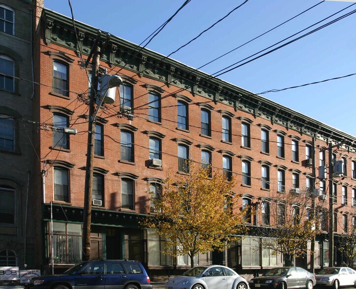 More Photos Of 208 Washington St, Jersey City Apartments For Lease