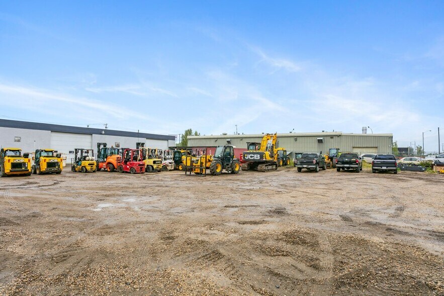 More Photos Of 7912 Yellowhead Trl NW, Edmonton Service For Lease