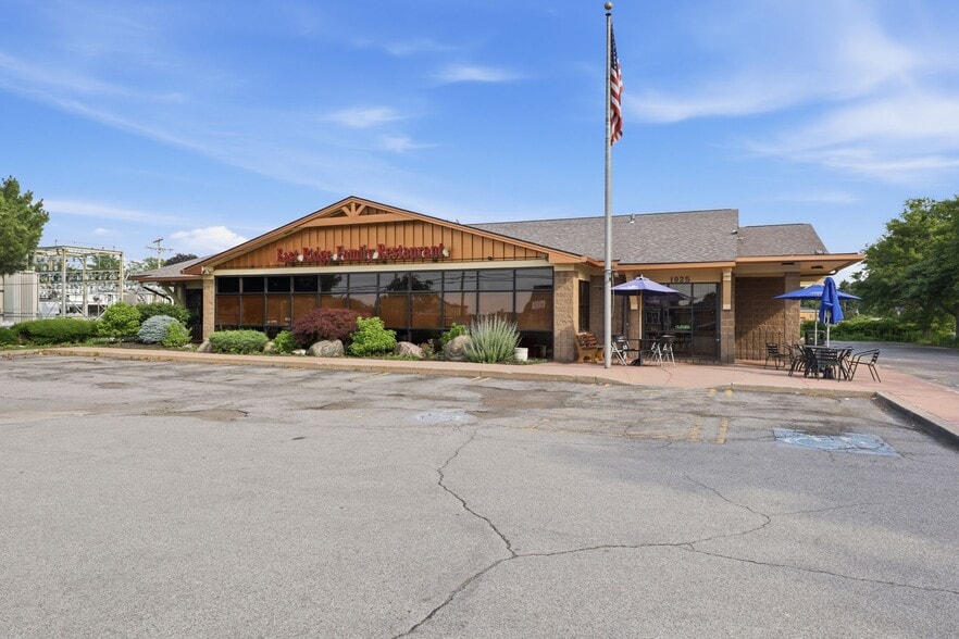 More Photos Of 1925 E Ridge Rd, Rochester Restaurant For Sale