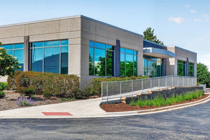 More Photos Of 2350 Ravine Way, Glenview Medical For Lease