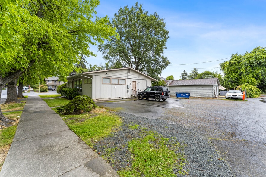 More Photos Of 515 NE 8th St, Grants Pass Office For Sale