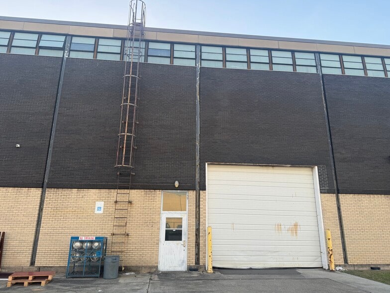 More Photos Of 801 Edwards Ave, New Orleans Distribution For Lease