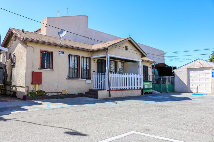 More Photos Of 1725-1733 Pacific Coast Hwy, Lomita Storefront For Lease