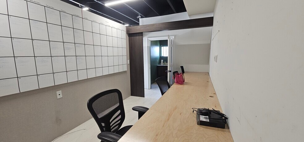 More Photos Of 211 SE 9th Ave, Boynton Beach Light Manufacturing For Lease