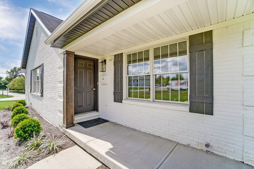 More Photos Of 15 Commercial Way, Springboro Medical For Sale