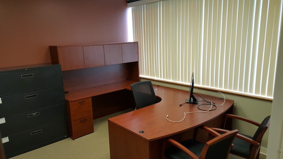 More Photos Of 932 N Wright St, Naperville Office For Lease