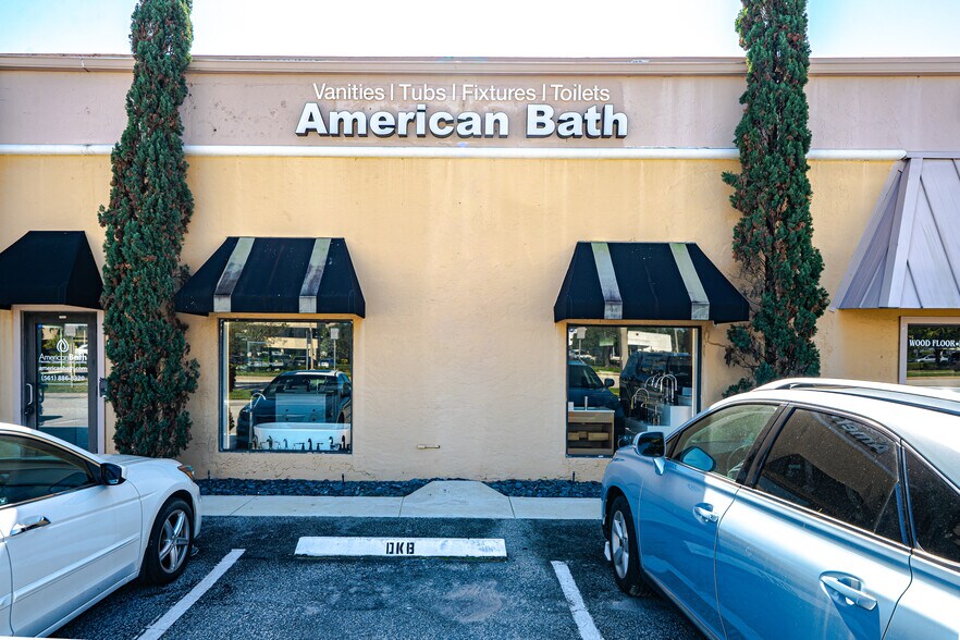 More Photos Of 174-180 Glades Rd, Boca Raton Light Distribution For Lease