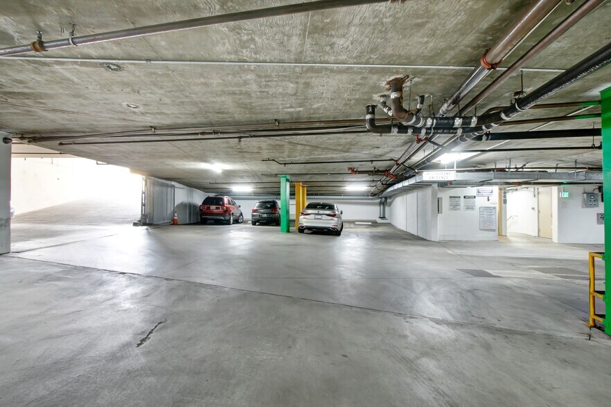 More Photos Of 11500-11518 Santa Monica Blvd, Los Angeles Office For Sale