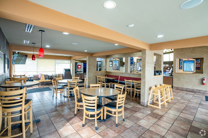 More Photos Of 1179 E Main St, Alice Fast Food For Sale