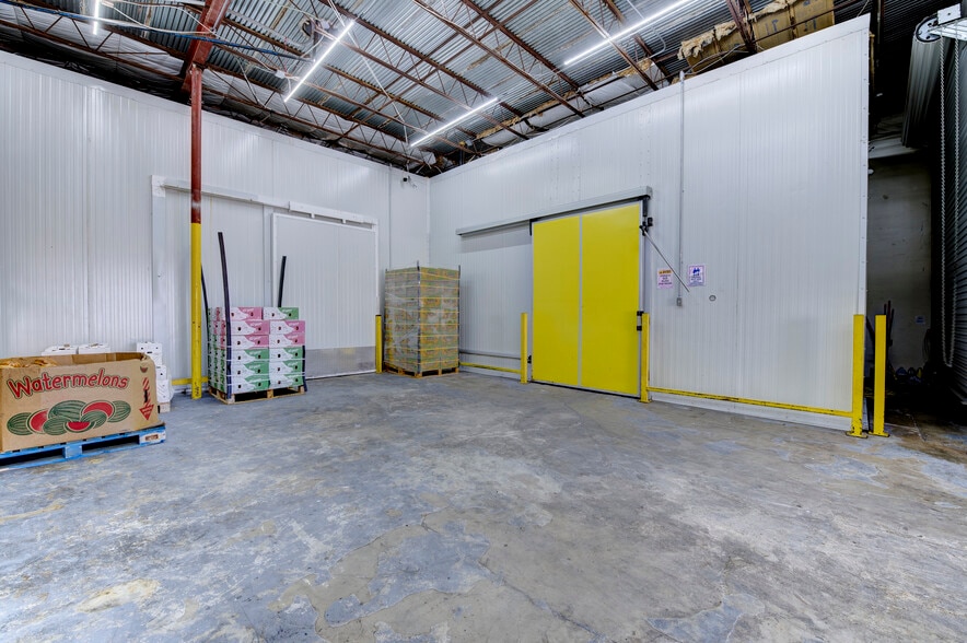 More Photos Of 7414 Domino Ln, Houston Light Distribution For Sale