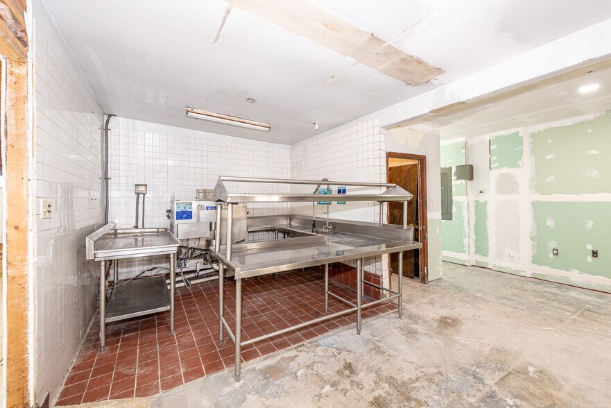 More Photos Of 8123 E Lamar Alexander Pky, Townsend Restaurant For Sale