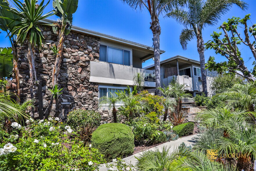 More Photos Of 2015-2021 Chariton St, Los Angeles Apartments For Sale