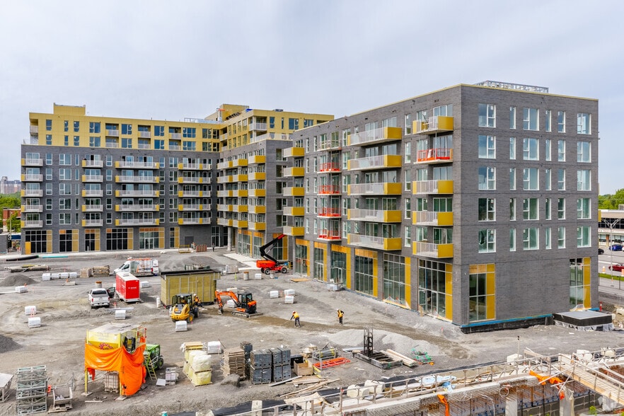 More Photos Of 300 Boul Saint-Martin O, Laval Apartments For Lease